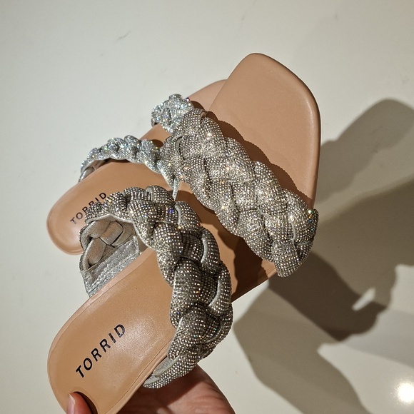 NWOT Torrid Shimmering/Sparkly Silver Braided High Heels (Size 7.5 WW) - Picture 4 of 9
